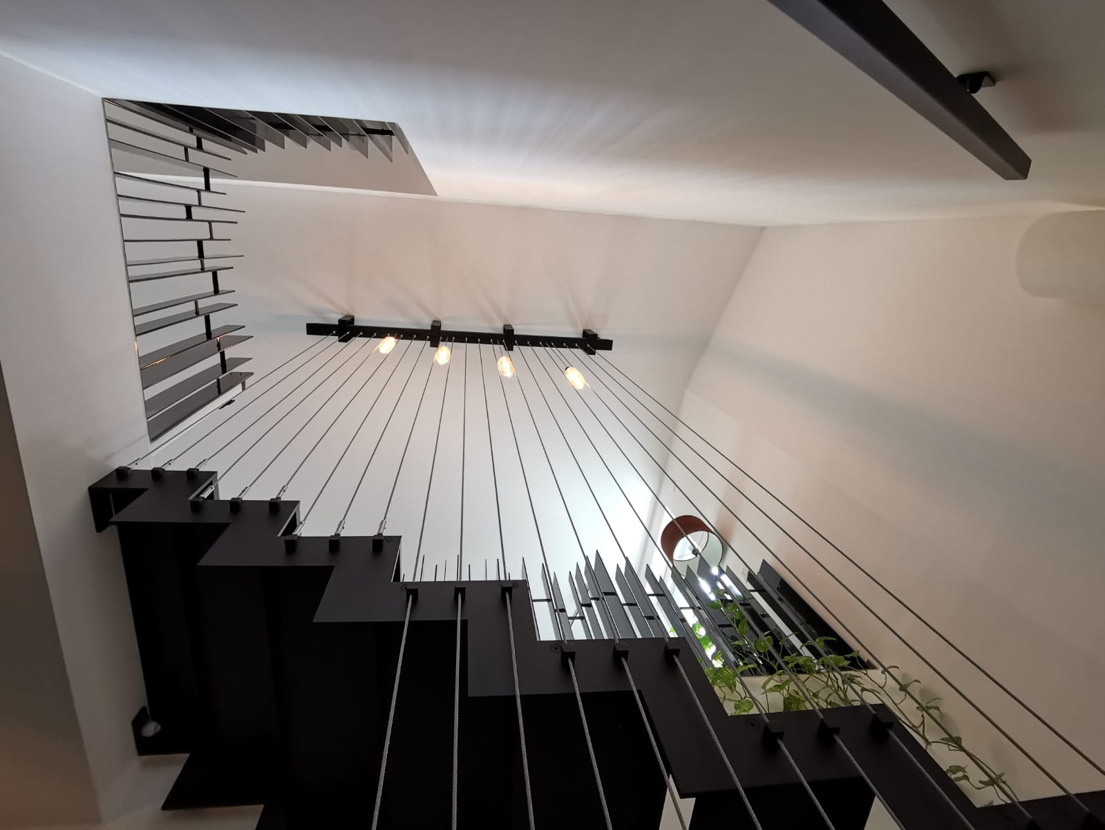 Escalier design métal avec câble inox