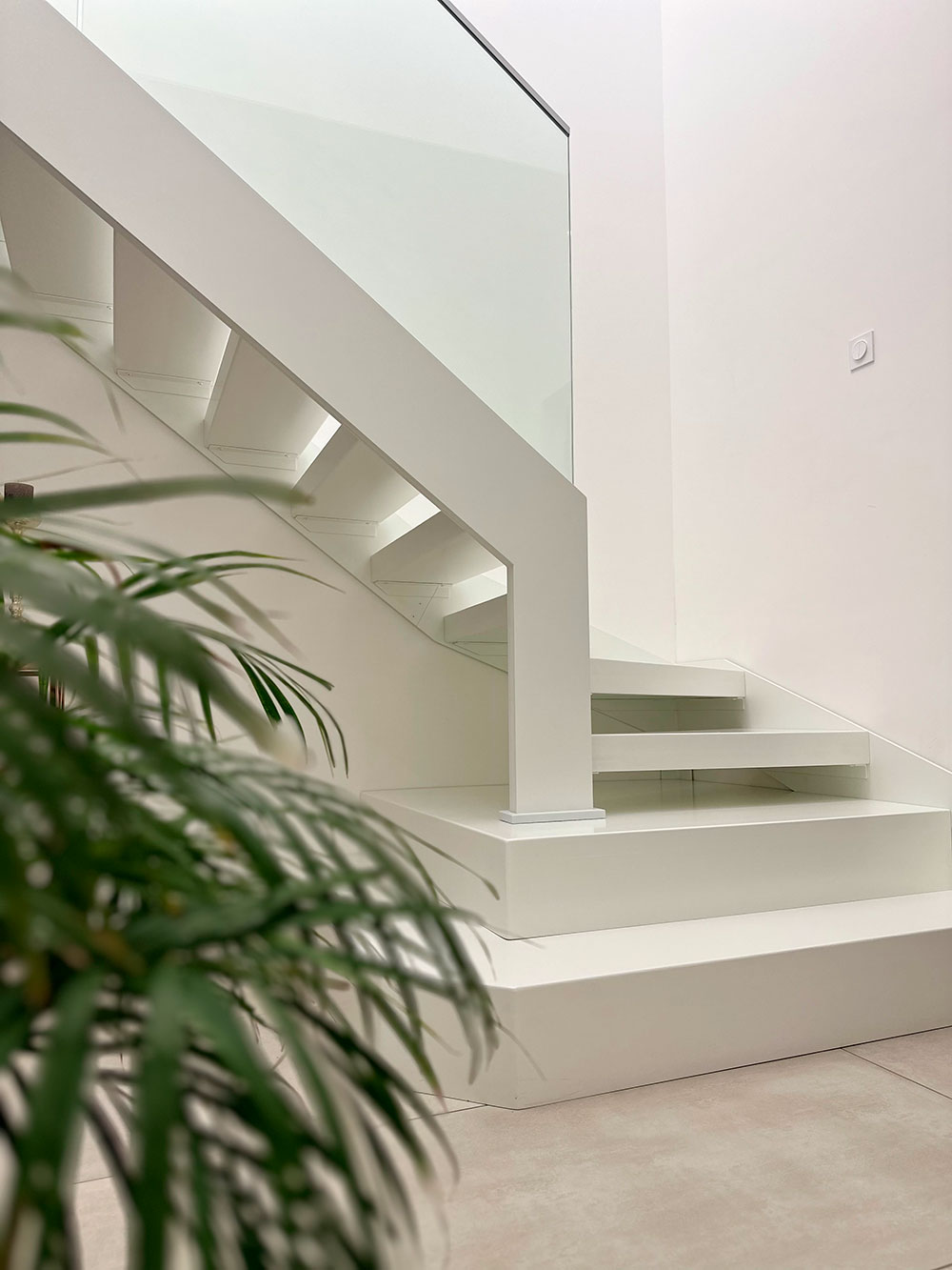 Escalier blanc sur-mesure