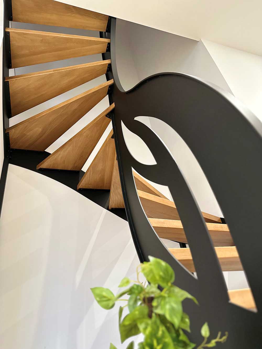 Escalier design sur-mesure métal et bois